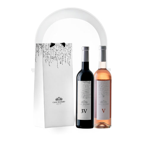 Kit de dos botellas de vino Casa Madero 3V tinto y V Rosado con una bolsa de obsequio.