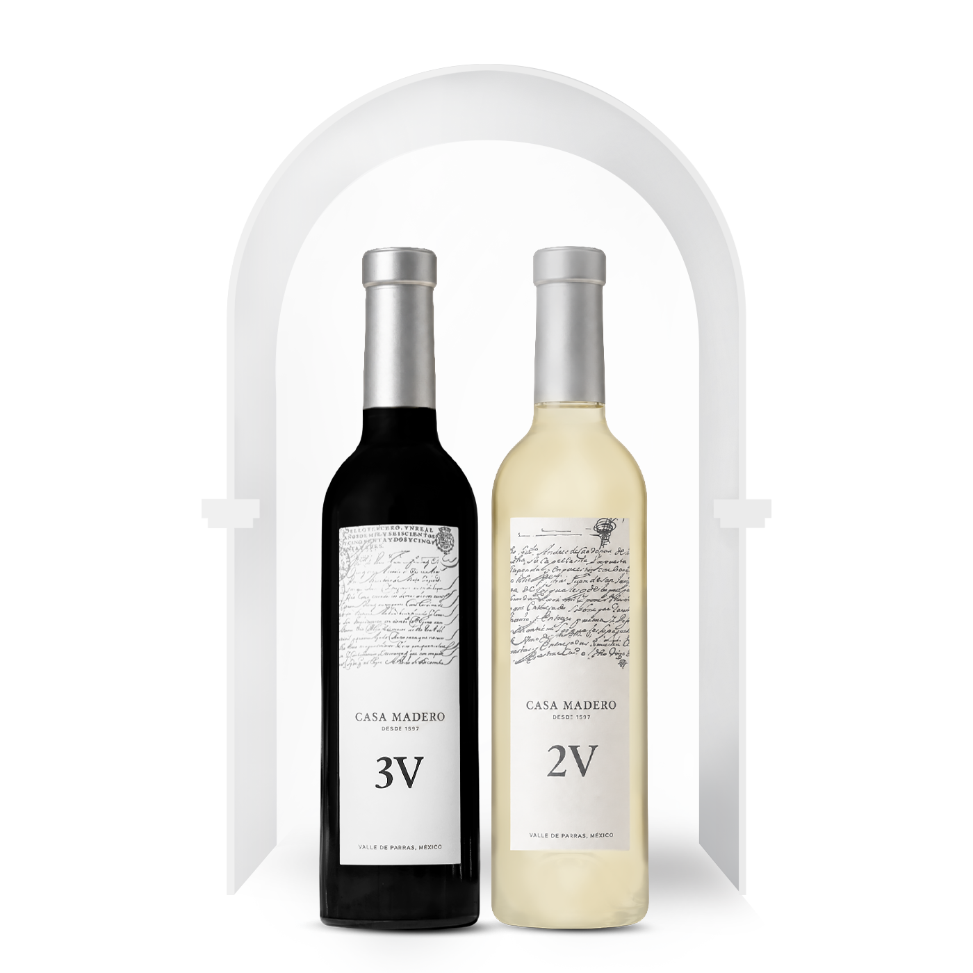 Botellas de vino tinto 3V y vino blanco 2V de Casa Madero en presentación de 375 ml, listas para compartir.