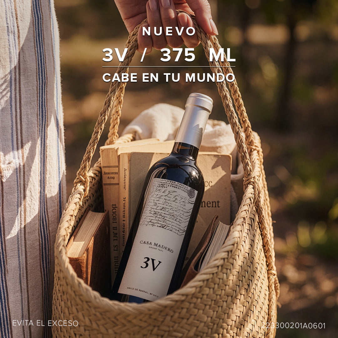 Casa Madero 3V edición 375 ml dentro de una bolsa de campo.